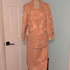 Beautiful 2pc peach white and gold embroidered skirt suit. By Champagne